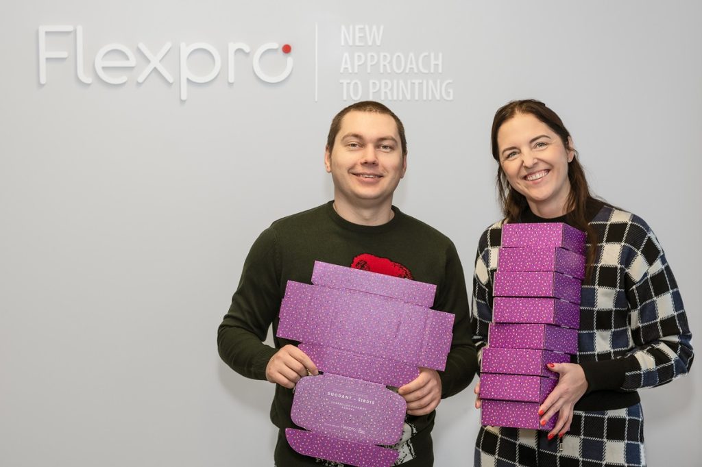 Flexpro marketingo vadovas Algimantas Kvecys ir „Vaiko raidos klinikos" įkūrėja, kineziterapeutė Agnė Juodytė.